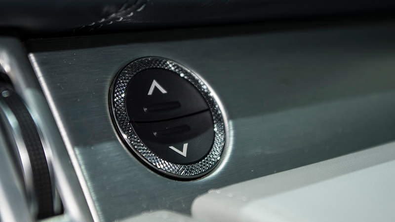 Illustration for article titled Good Luck Finding Every Button In The $200,000 Range Rover SVAutobiography